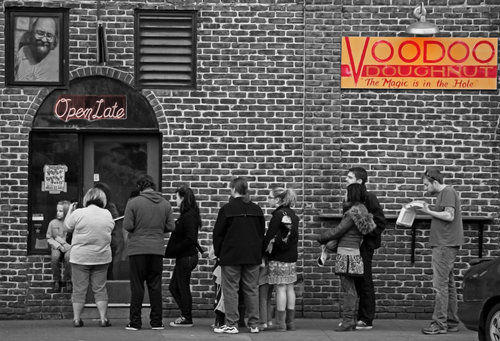 Want a successful restaurant? Have people stand in line